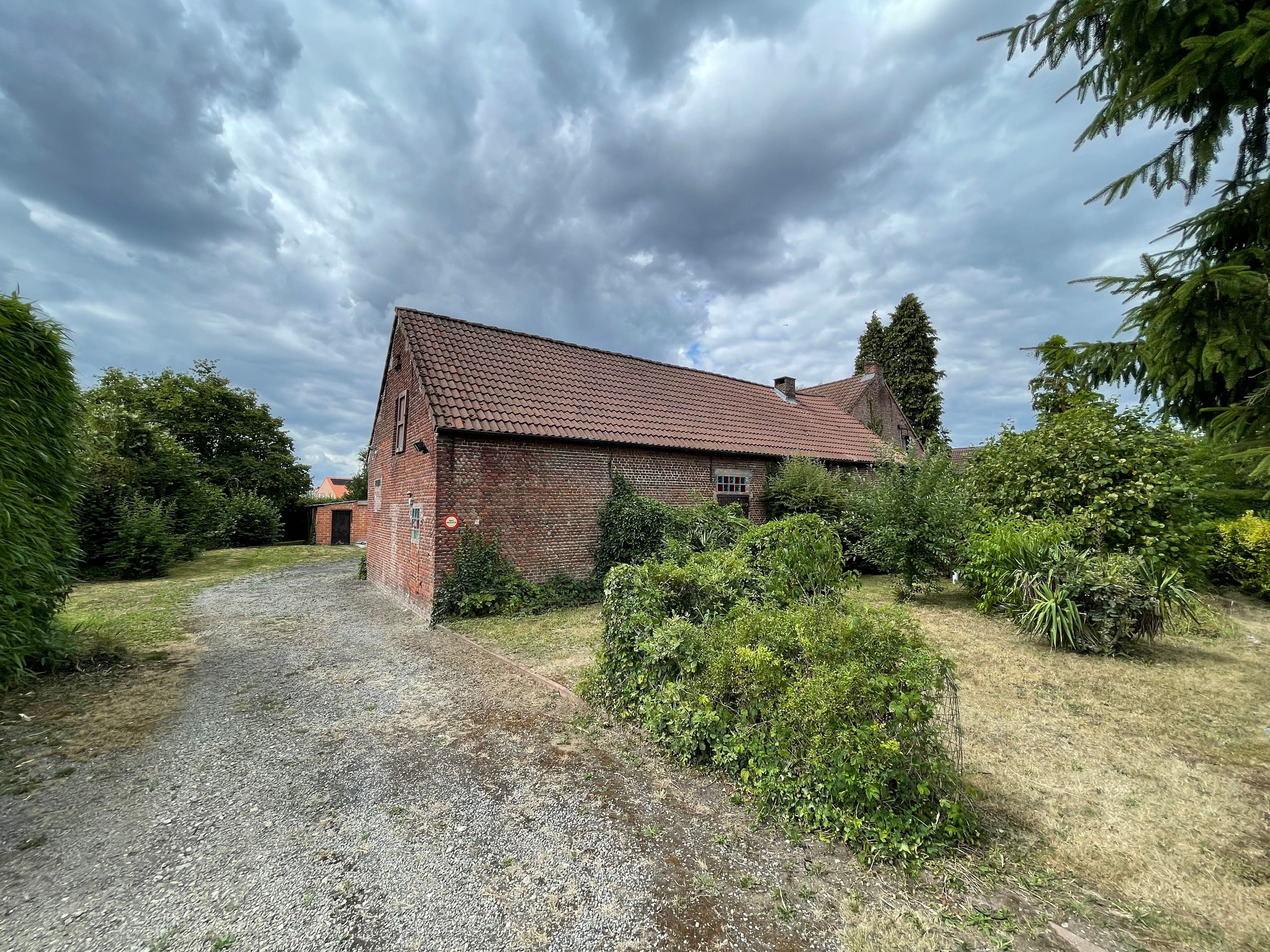 Ruime hoeve met bijgeb. 3255m² foto 3