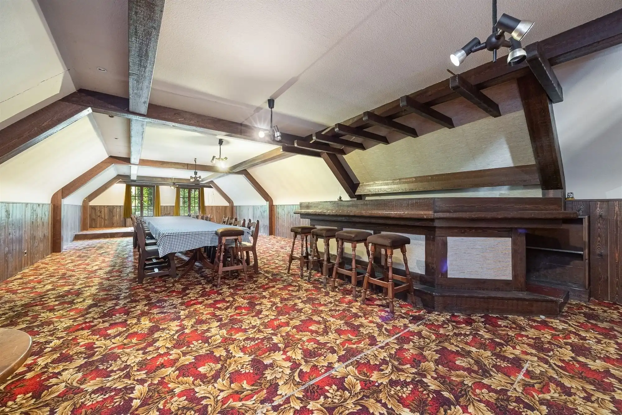 Villa met bijgebouwen op prachtig perceel foto 10