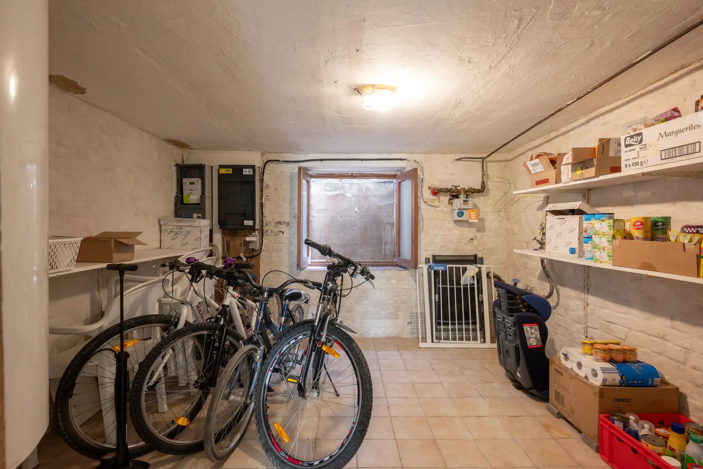 Verzorgde instapklare woning met 3 slaapkamers en dubbele garage! foto 11