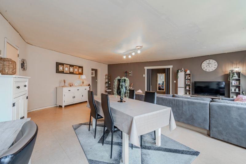 Zeer ruim appartement met 3 slaapkamers! foto 5