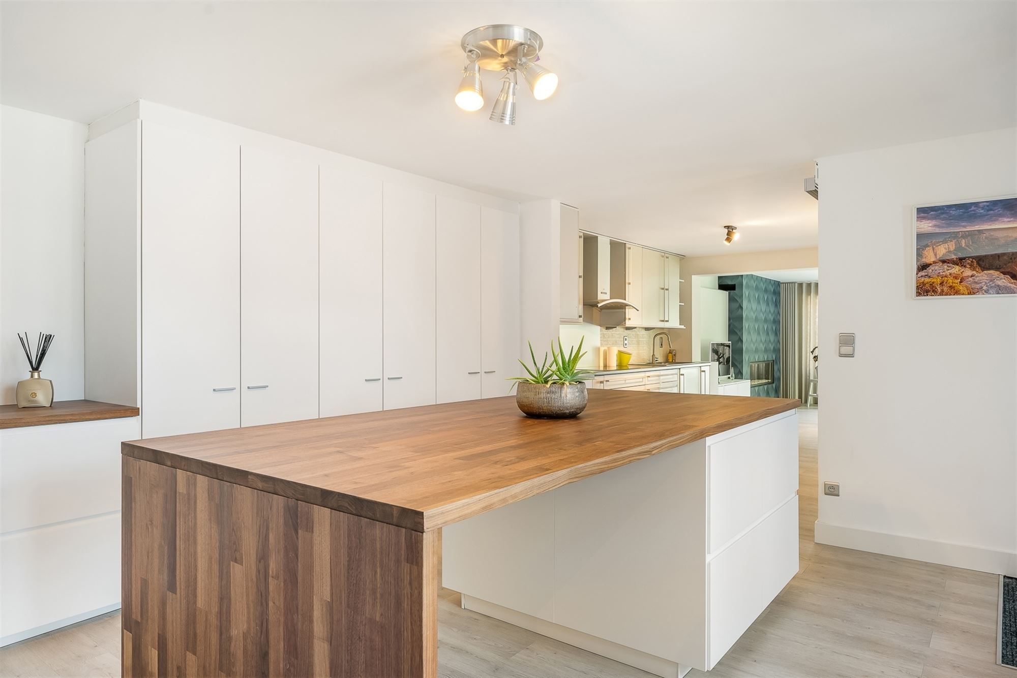 ZEER GOED GELEGEN, RUIME WONING  MET PRAKTIJKRUIMTE EN MOGELIJKHEID TOT 4 SLAAPKAMERS TE ZONHOVEN foto 8