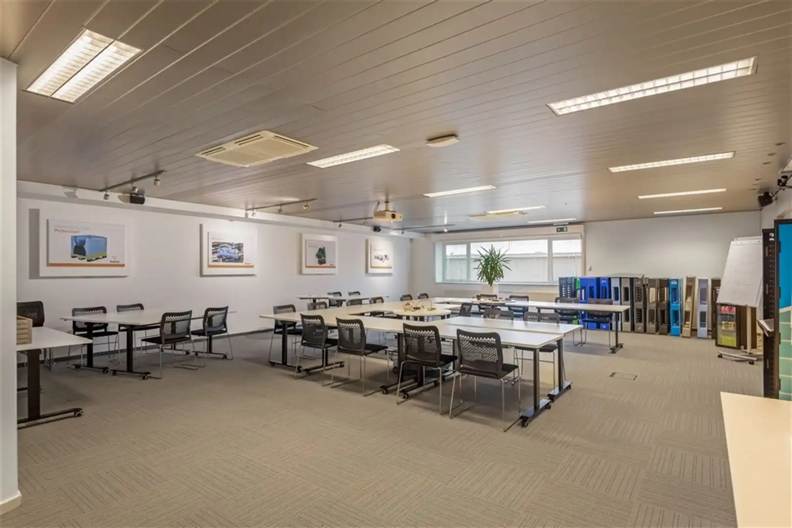 Kantoor van 1238m² samen met magazijn van 398 m² in Aartsela foto 11