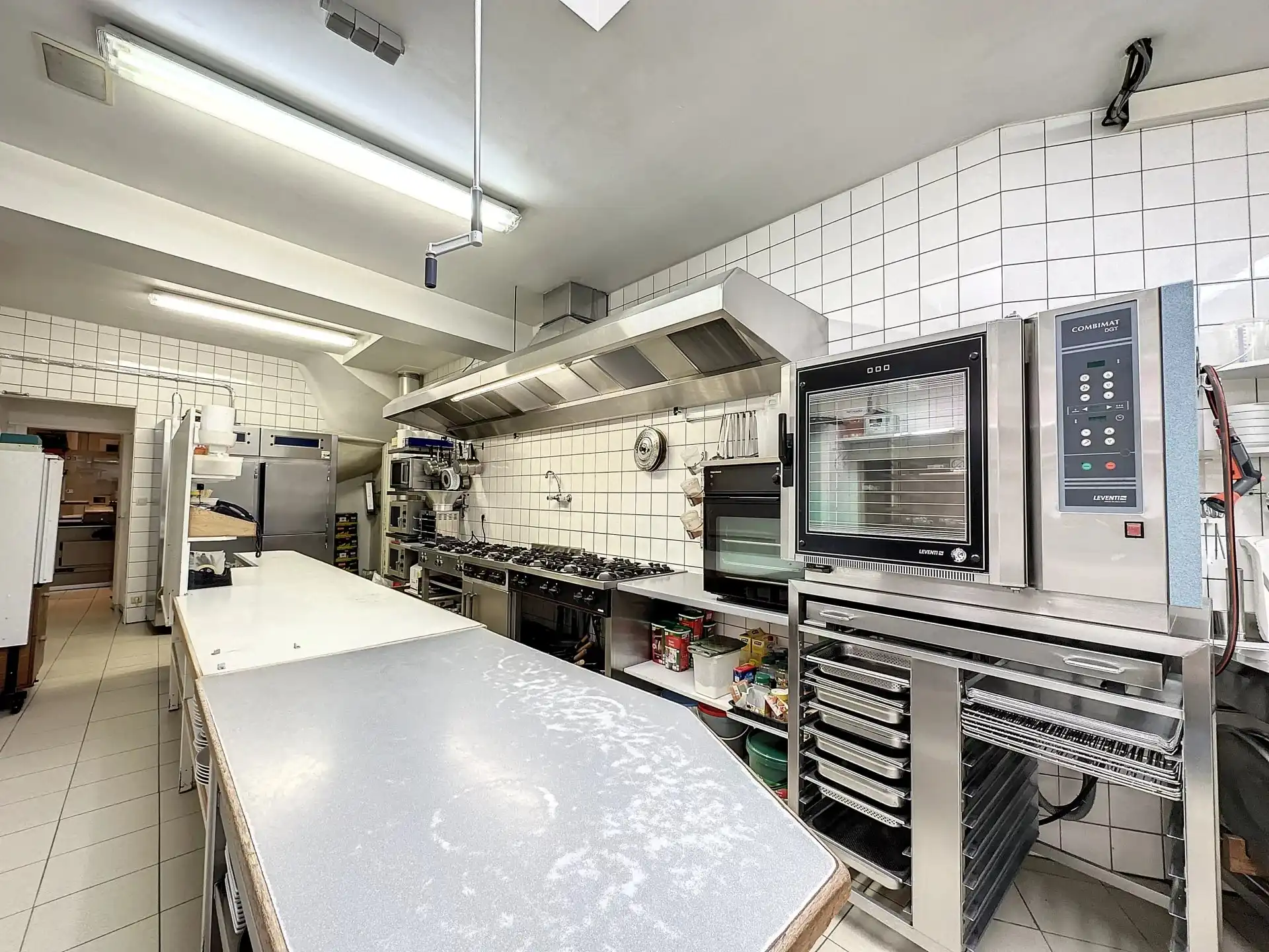 Handelspand (frituur met restaurant en feestzaal) met duplex-appartement met een bewoonbare oppervlakte van 400m² in Mol-Gompel. foto 11