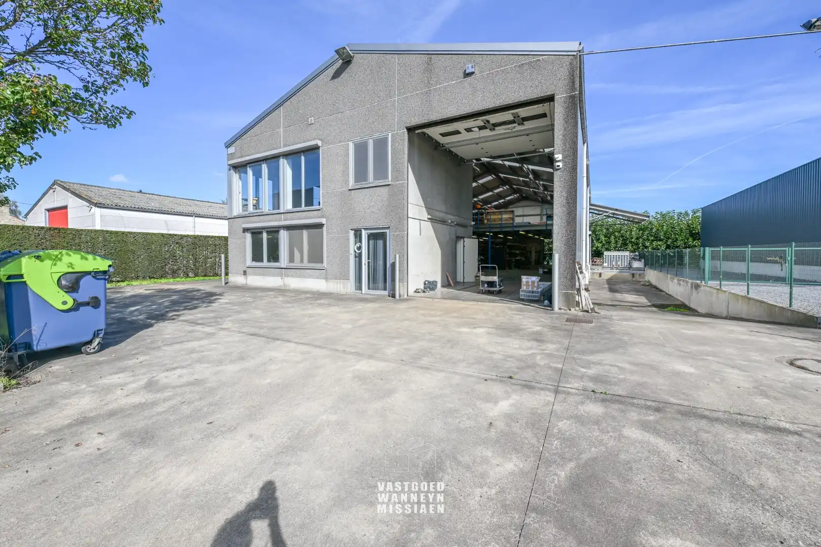 Loods met laadkade, geïntegreerd kantoor en conciërgewoning op 1124 m² foto 26