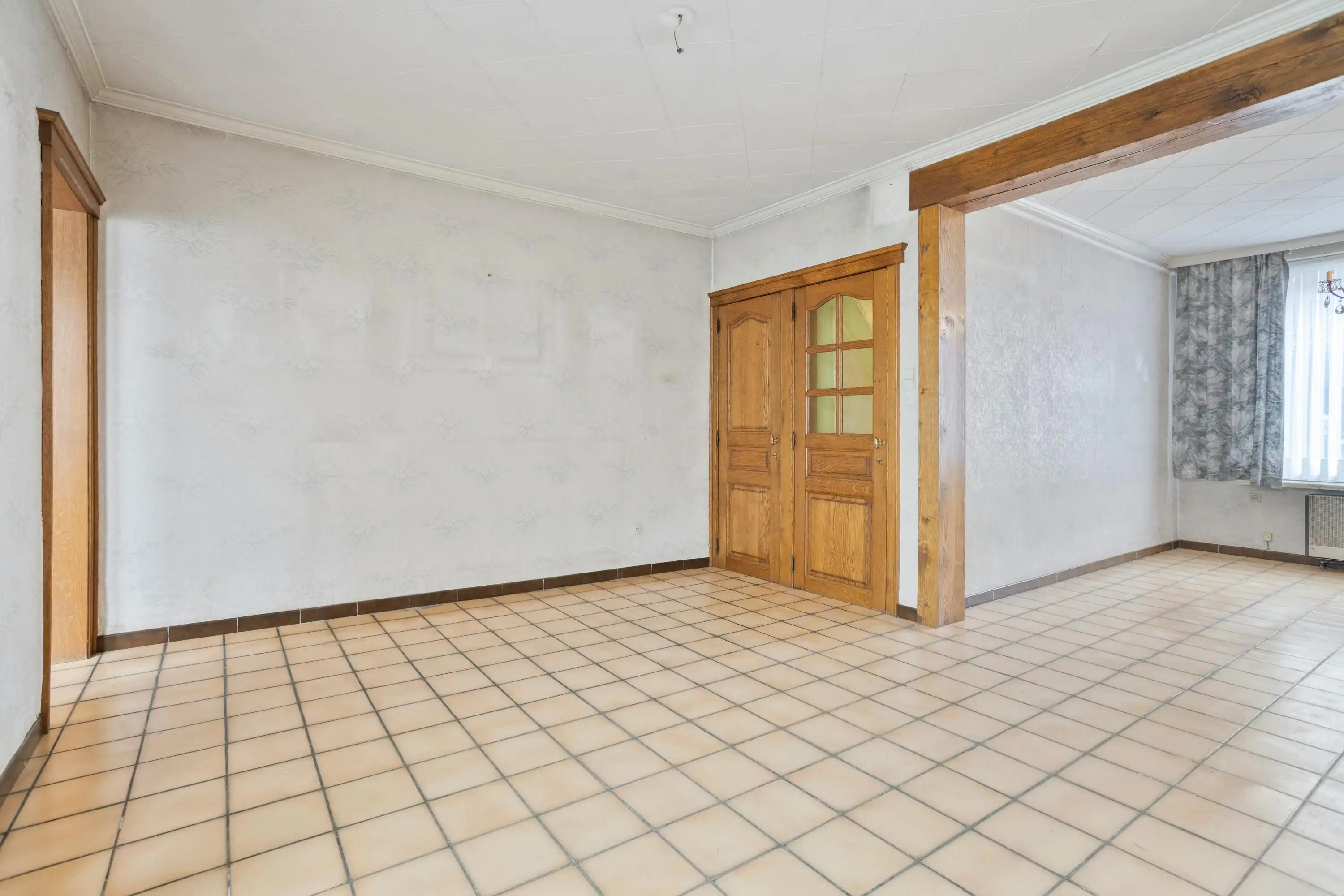 Karaktervolle renovatiewoning in Izegem met veel potentieel! foto 3