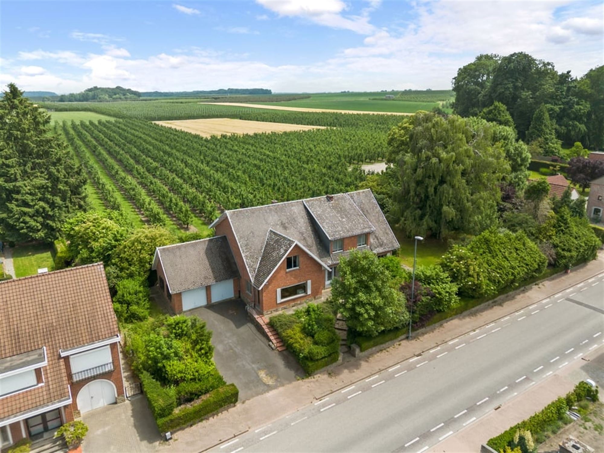 RUIME VILLA MET PRACHTIG UITZICHT EN ENORM VEEL POTENTIEEL IN JEUK  foto 2