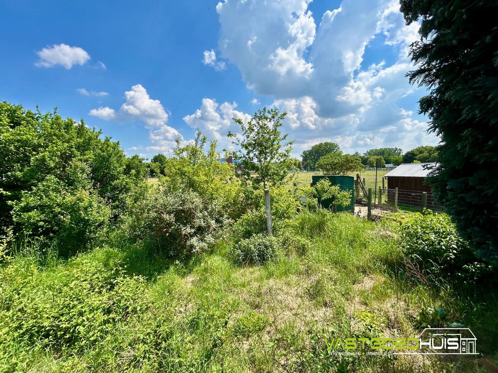 Ruime gezinswoning met garage en tuin foto 28