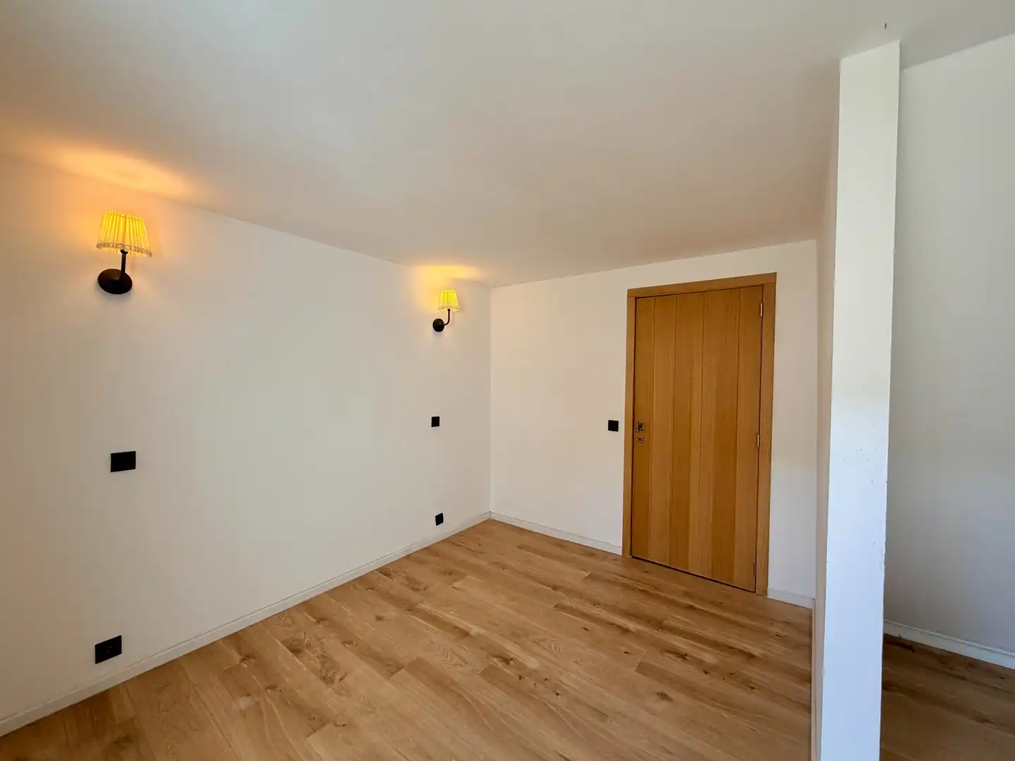 Volledig gerenoveerde instapklare starterswoning met 2 slaapkamers nabij het centrum van Roeselare! foto 9