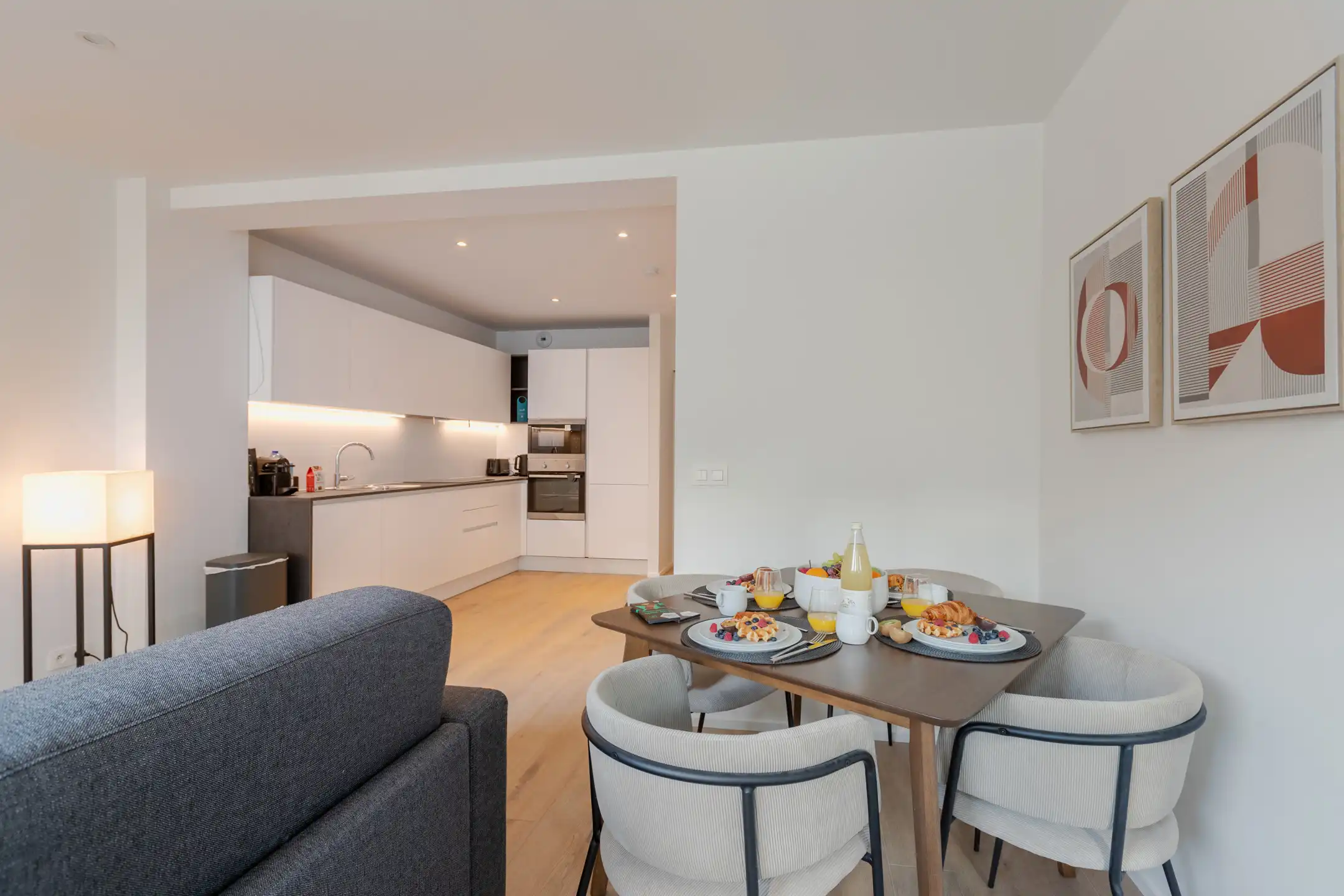 Centrum: Gemeubileerd appartement met 1 slaapkamer! foto 2