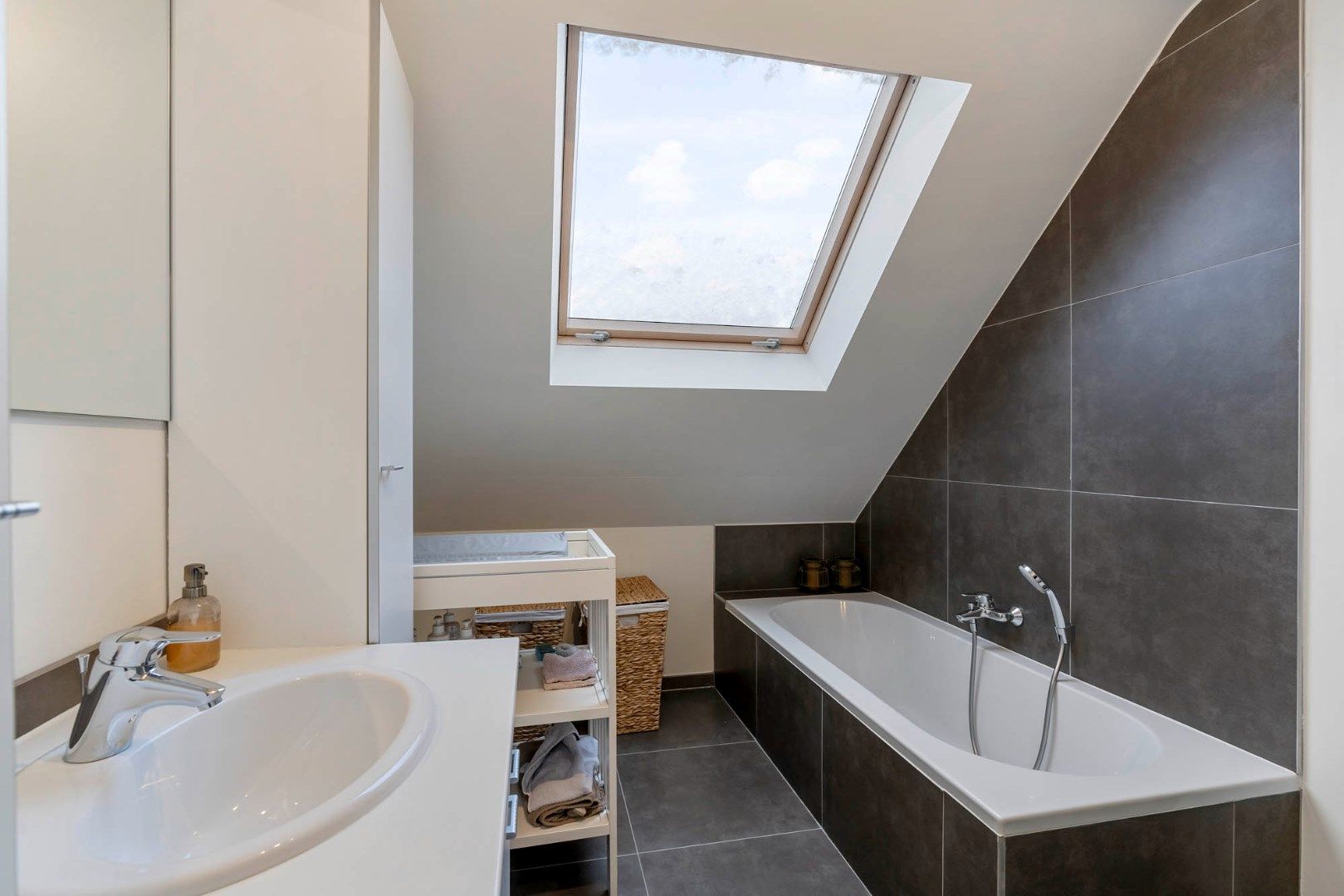 Recent, energiezuinig duplex-appartement op een rustige ligging te Opitter!  foto 13