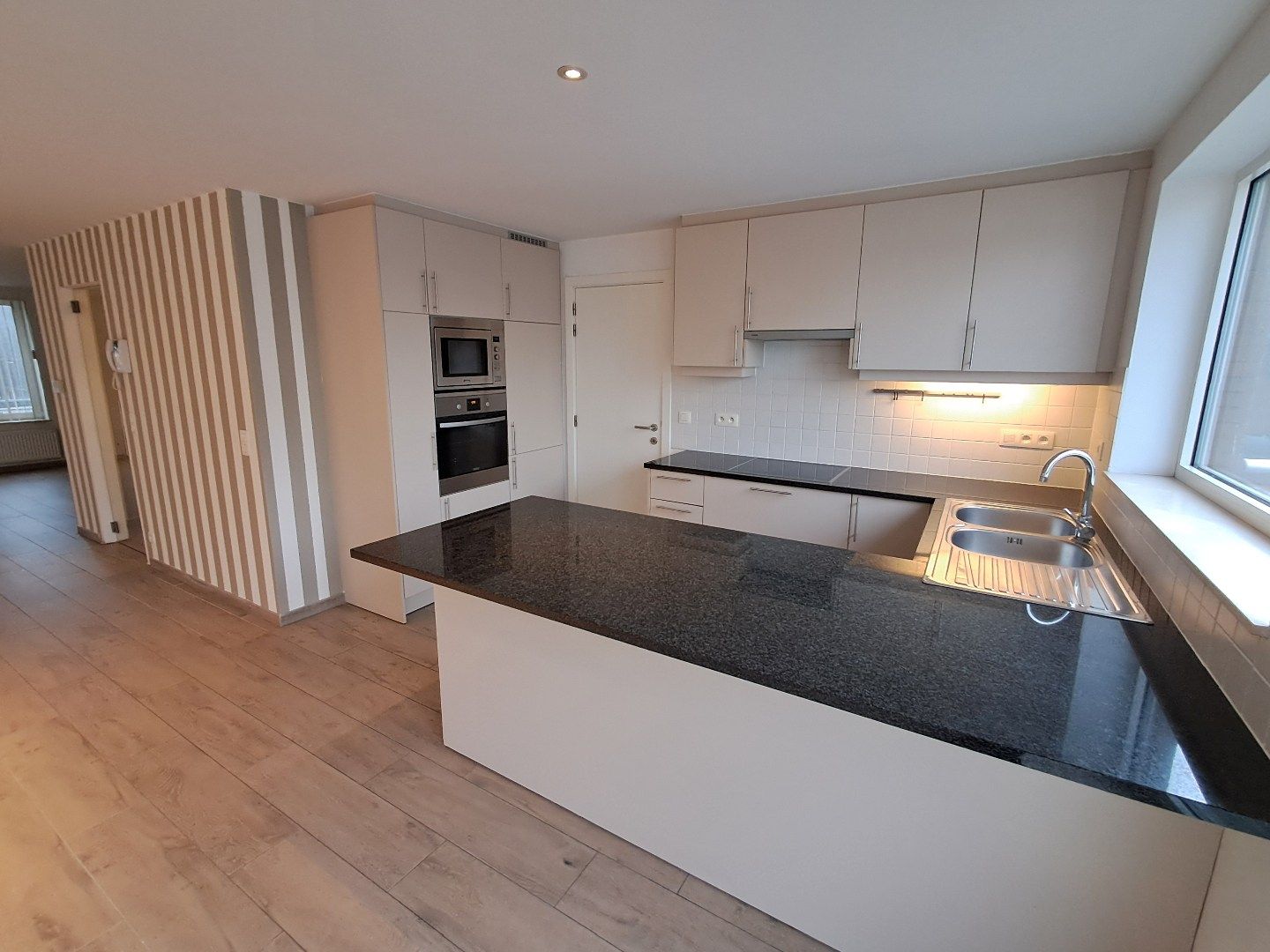 Ruim appartement met prachtig terras te Sijsele! foto 7