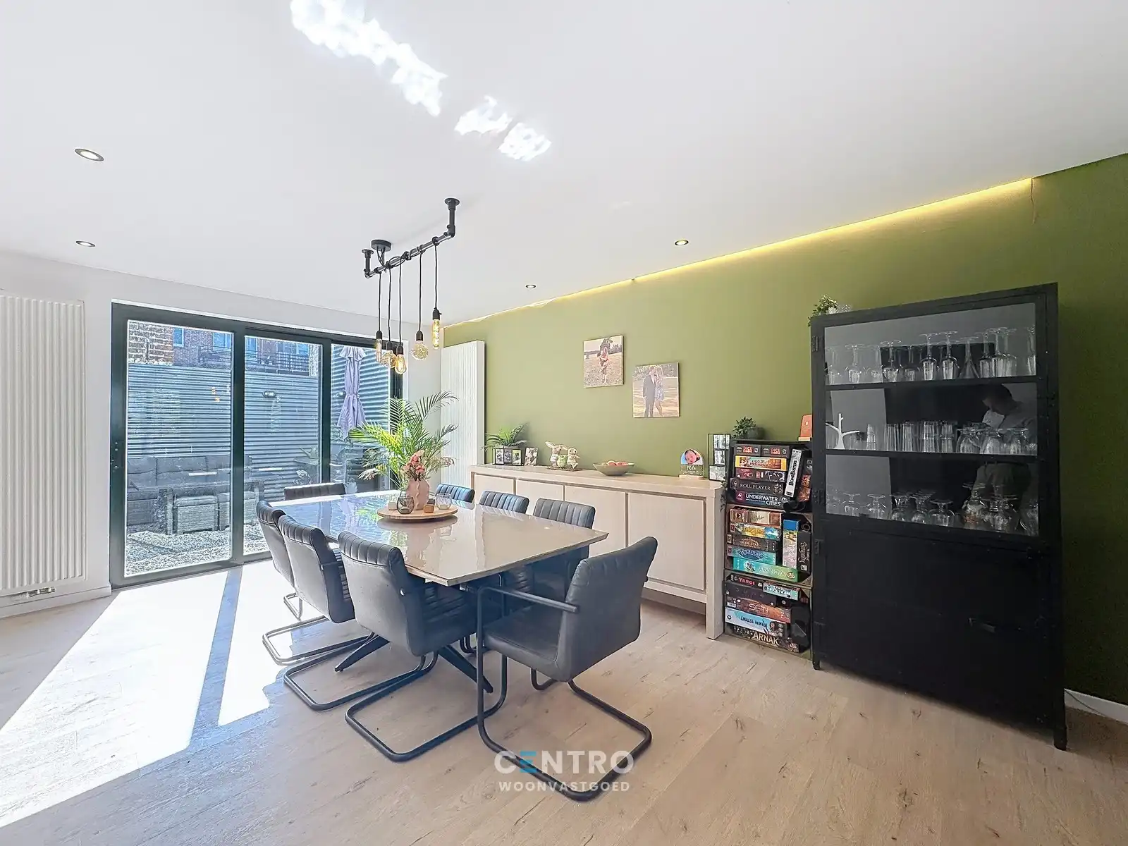 Recent (°2022) gerenoveerde woning met 4 slpks én ZUIDgerichte tuin! foto 5