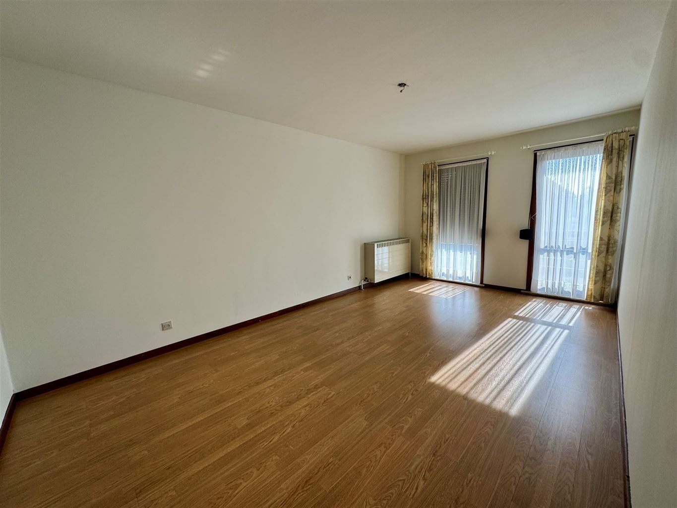 -1-slaapkamer appartement met groot terras nabij het centrum van Maaseik.  foto 6