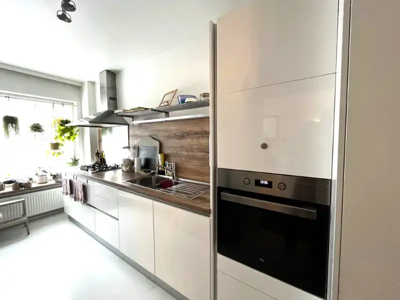 Gerenoveerd appartement in hartje Kortrijk met terras! foto 9