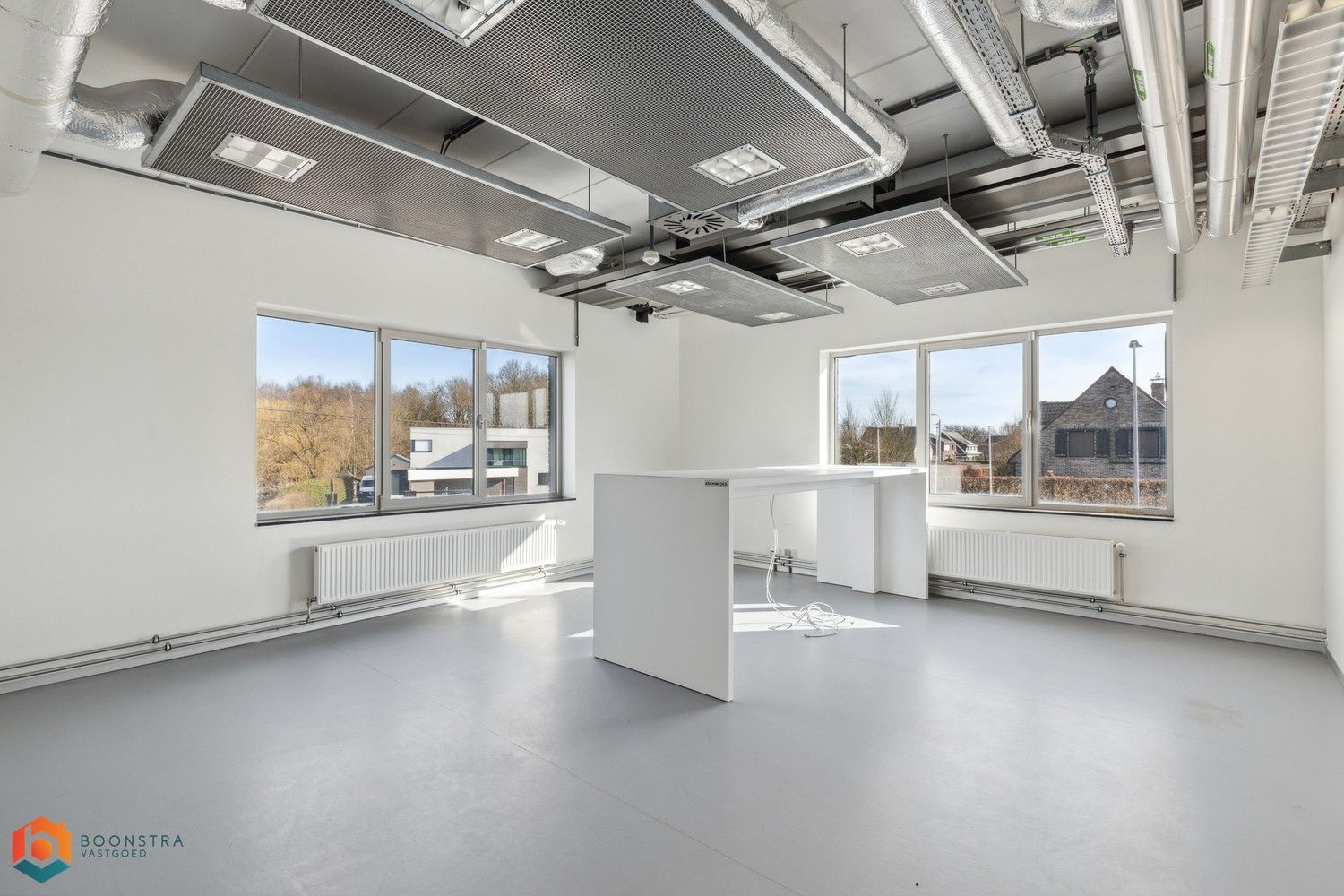 Veelzijdig kantoorgebouw met ruime parking op 2433 m² foto 27