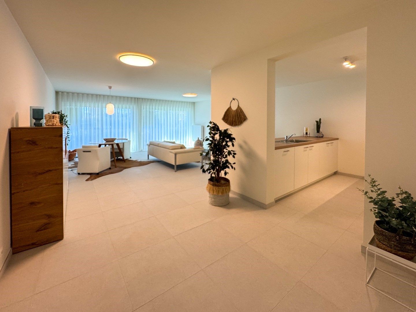 Nieuwbouw gelijkvloersappartement met 3 slaapkamers en 2 ruime terrassen. foto 3