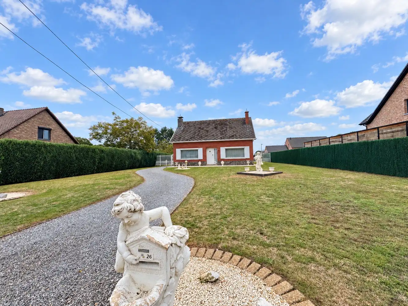 Hoofdfoto van de publicatie: Vrijstaande woning op een mooi perceel van 9a72 in Koersel