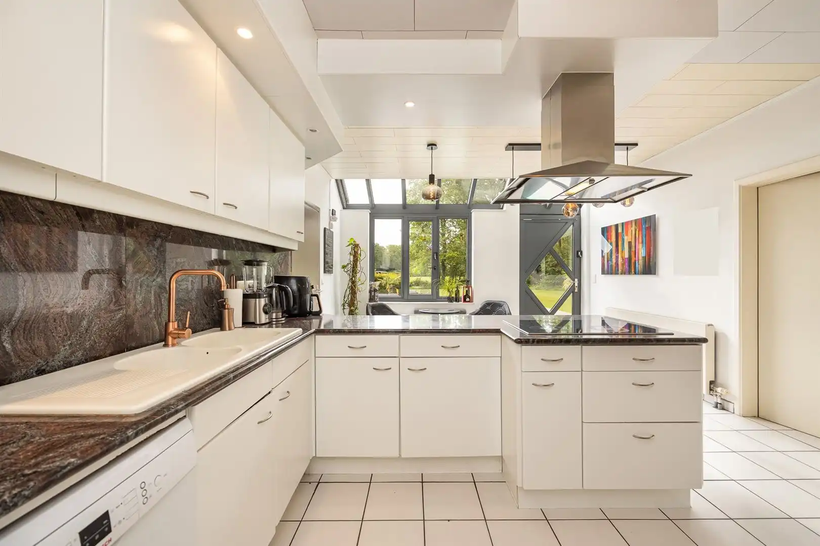 Woning met burelen, opslagruimte en een prachtige tuin! foto 9