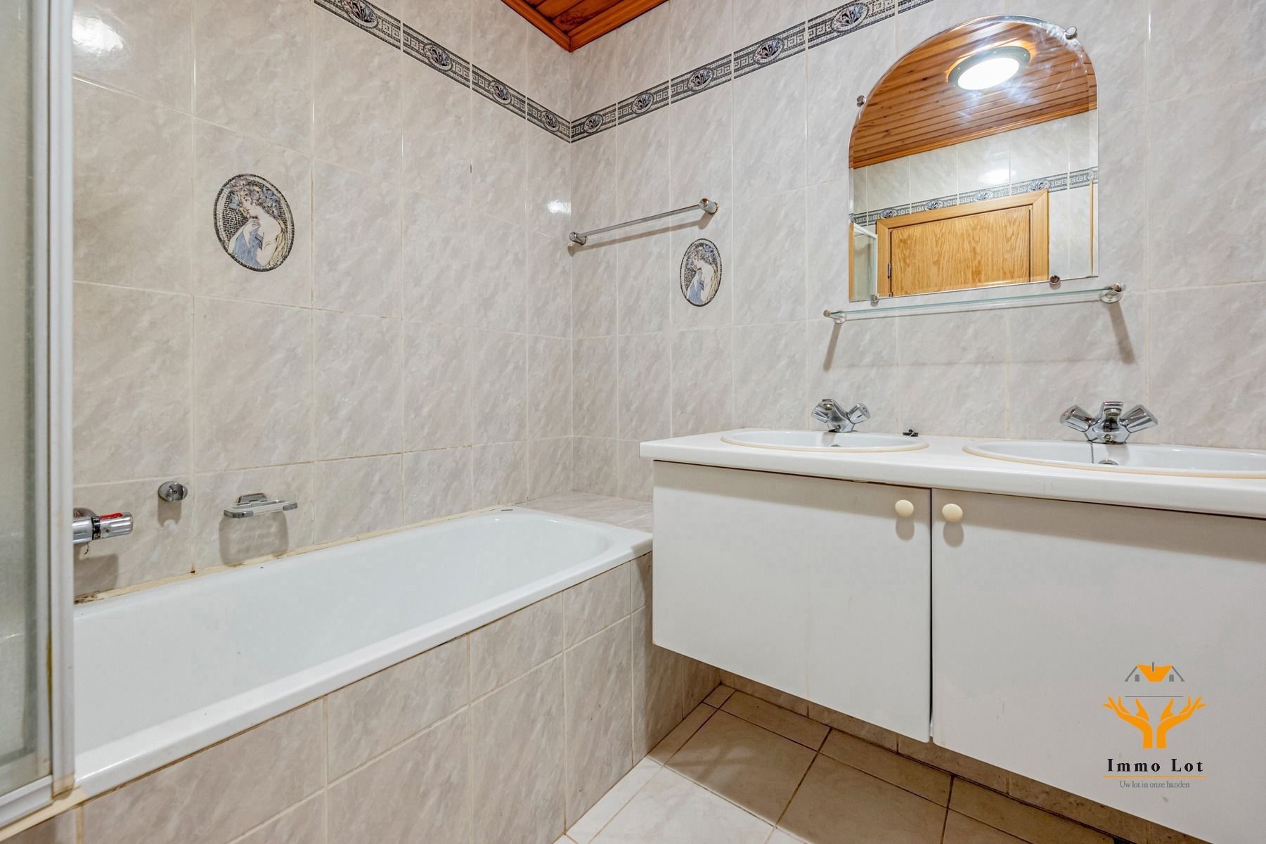 Licht op te frissen appartement op toplocatie foto 11