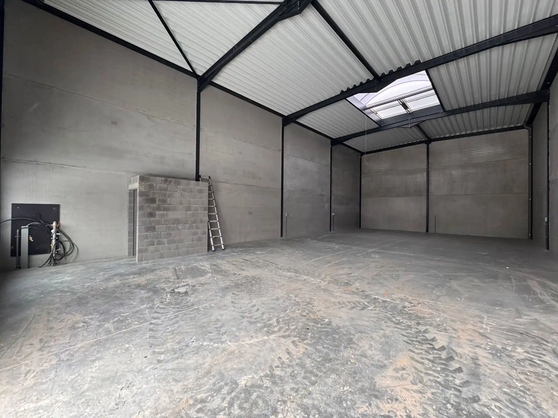 Nieuwbouw KMO-unit van 375 m² te huur te Brecht foto 3