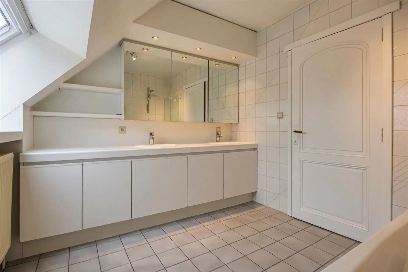 Riante open bebouwing in rustige straat foto 25