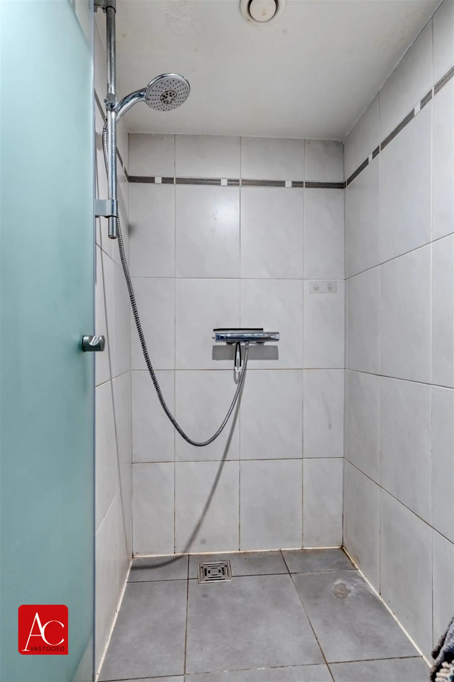 Appartementsgebouw bestaande uit 3 eenheden foto 16