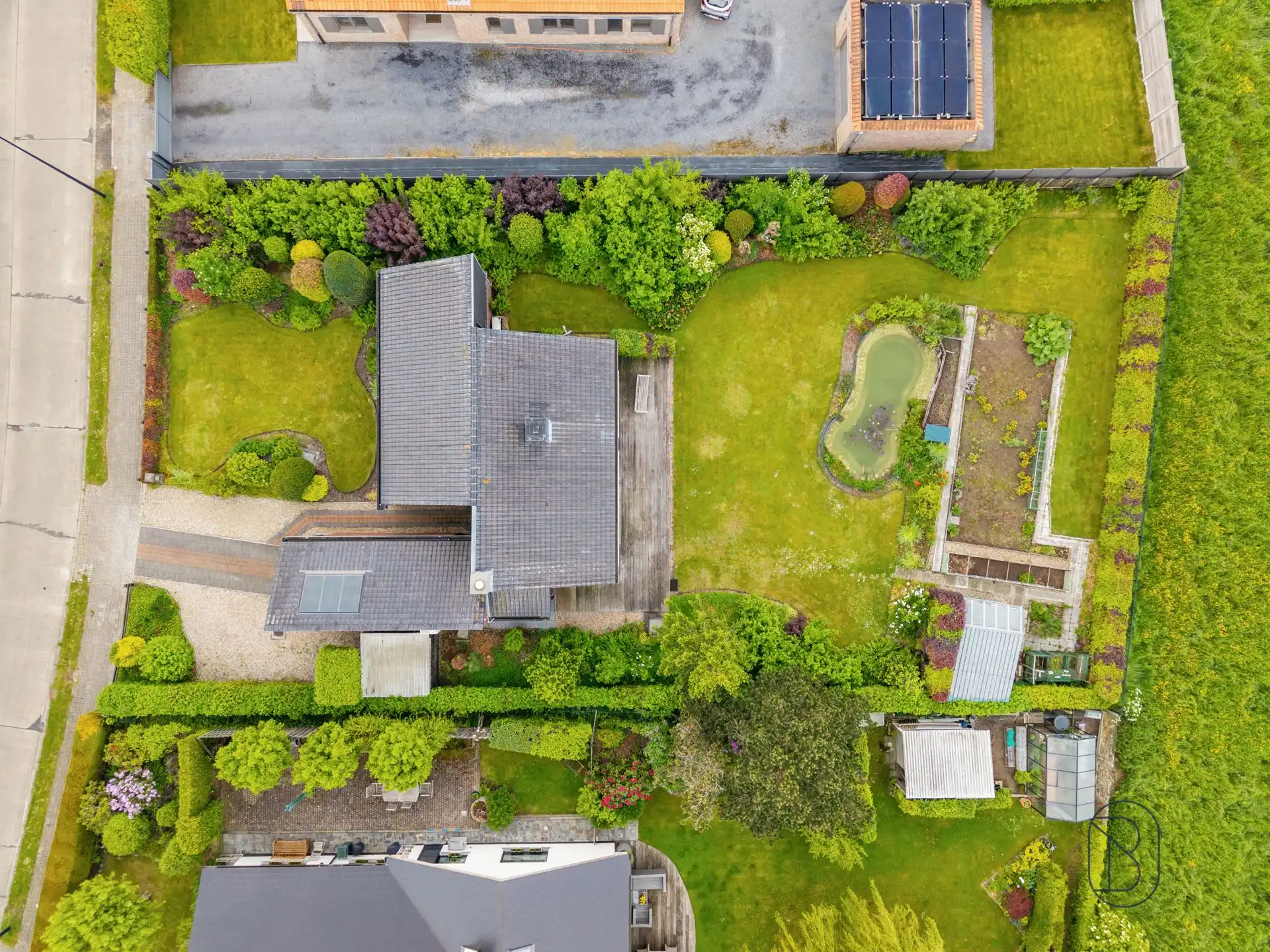 Mooi gelegen karaktervolle villa met tuin! foto 7