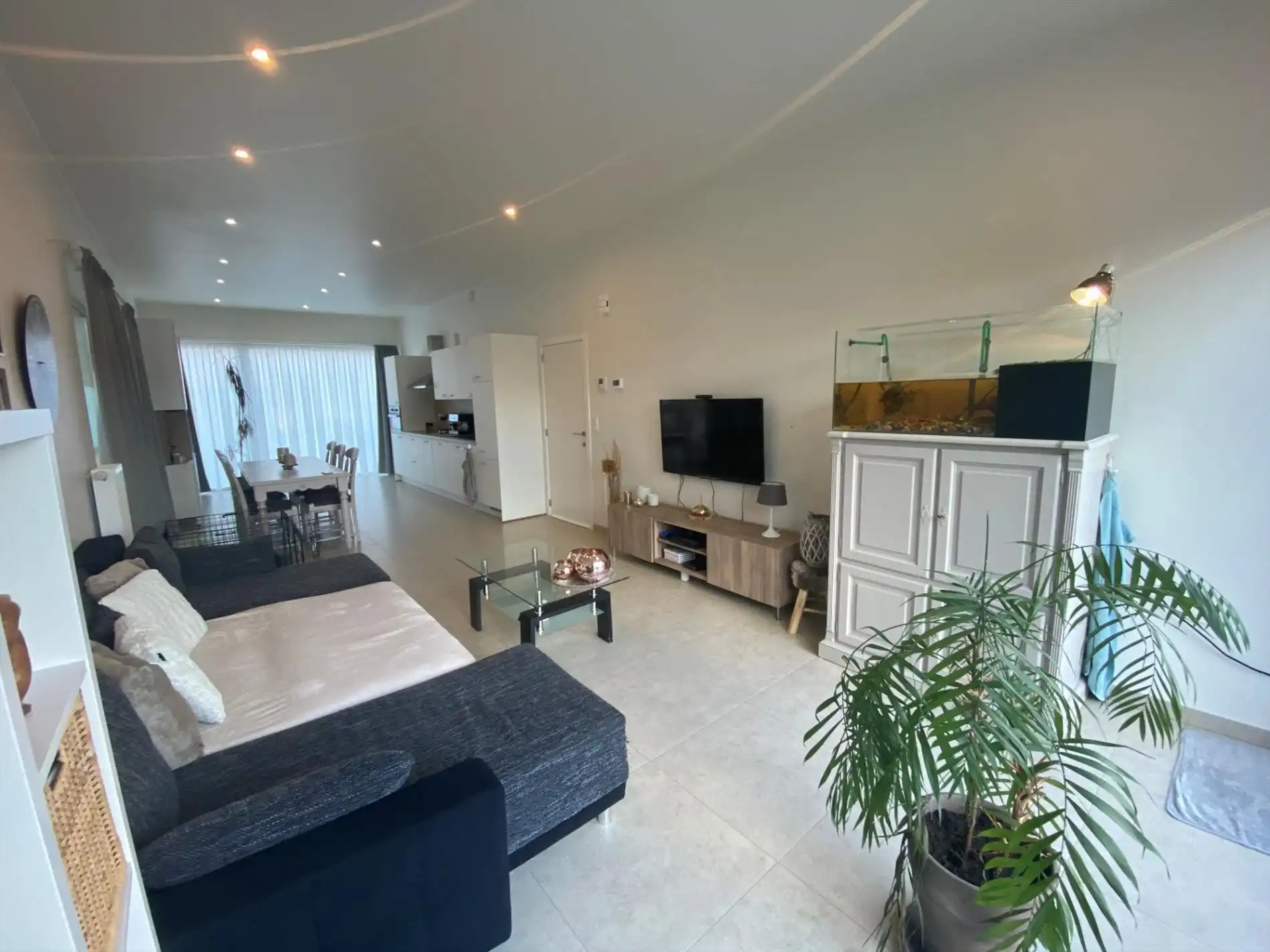 Recent ruim tuinappartement met 2 slaapkamers foto 3