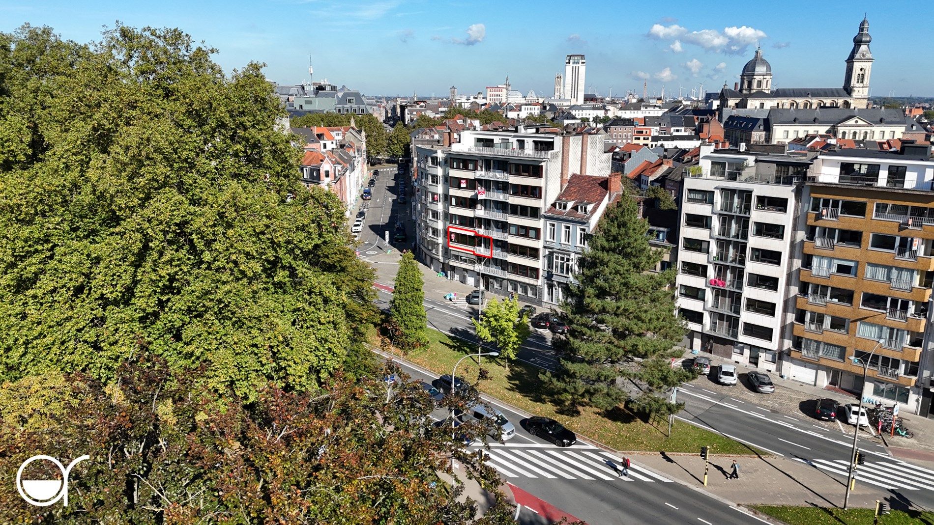 Ruim appartement met drie slaapkamers, garagebox en twee terrassen in Gent foto 1