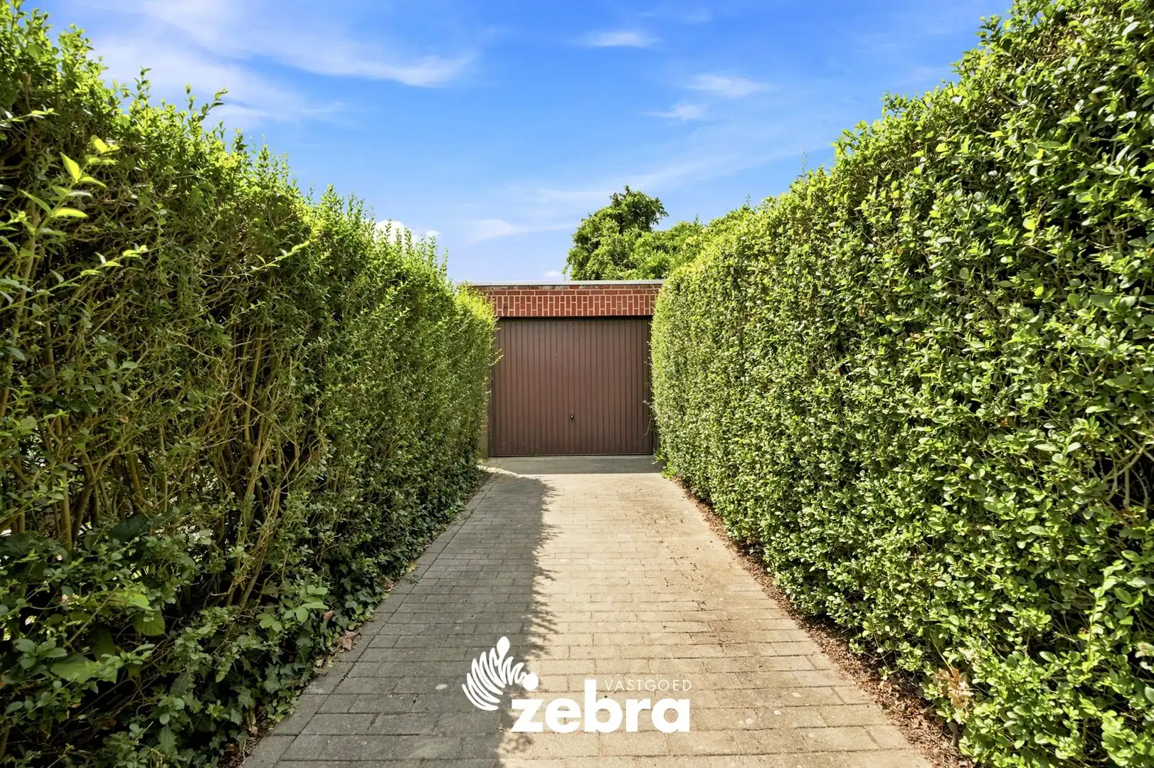Gerenoveerde woning met uitweg op een rustige ligging in Izegem! foto 25