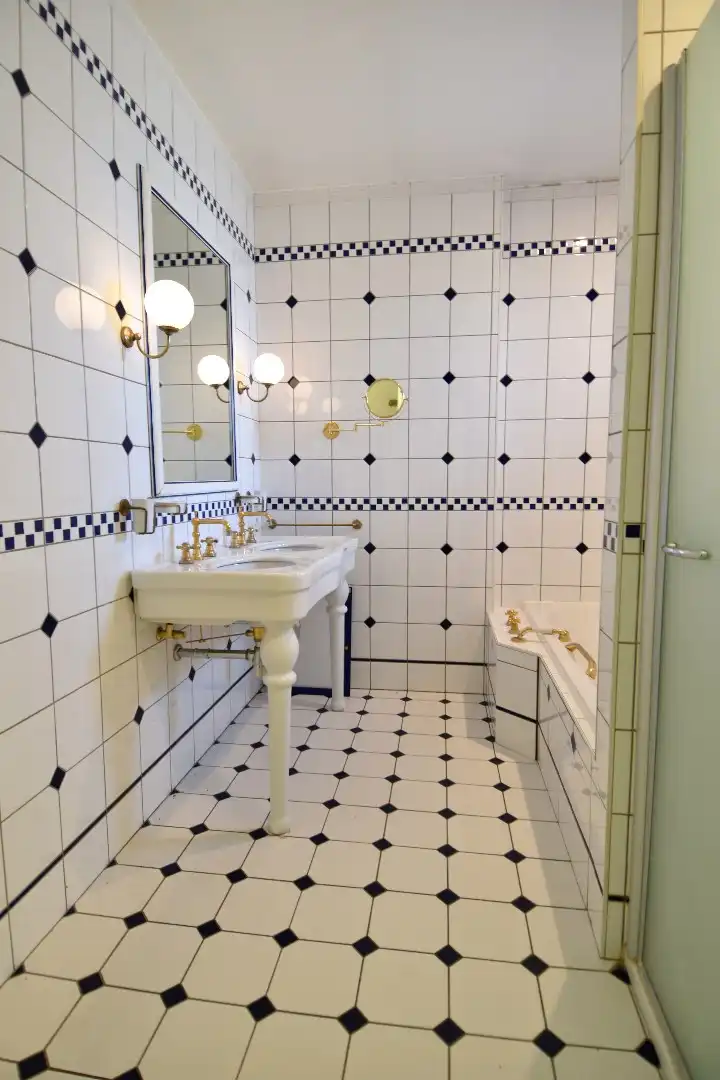 Statige woning met praktijkgedeelte (101 m²), 4 slaapkamers en zonnige tuin te koop in het straatbeeld van Bellegem foto 16