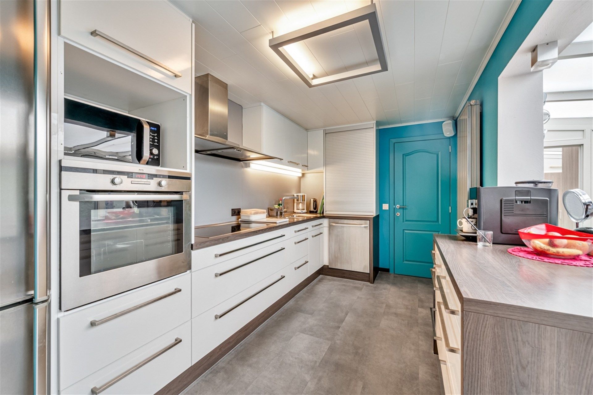 Ruime halfopen bebouwing met 4 slaapkamers, grote tuin en dubbele garage foto 7