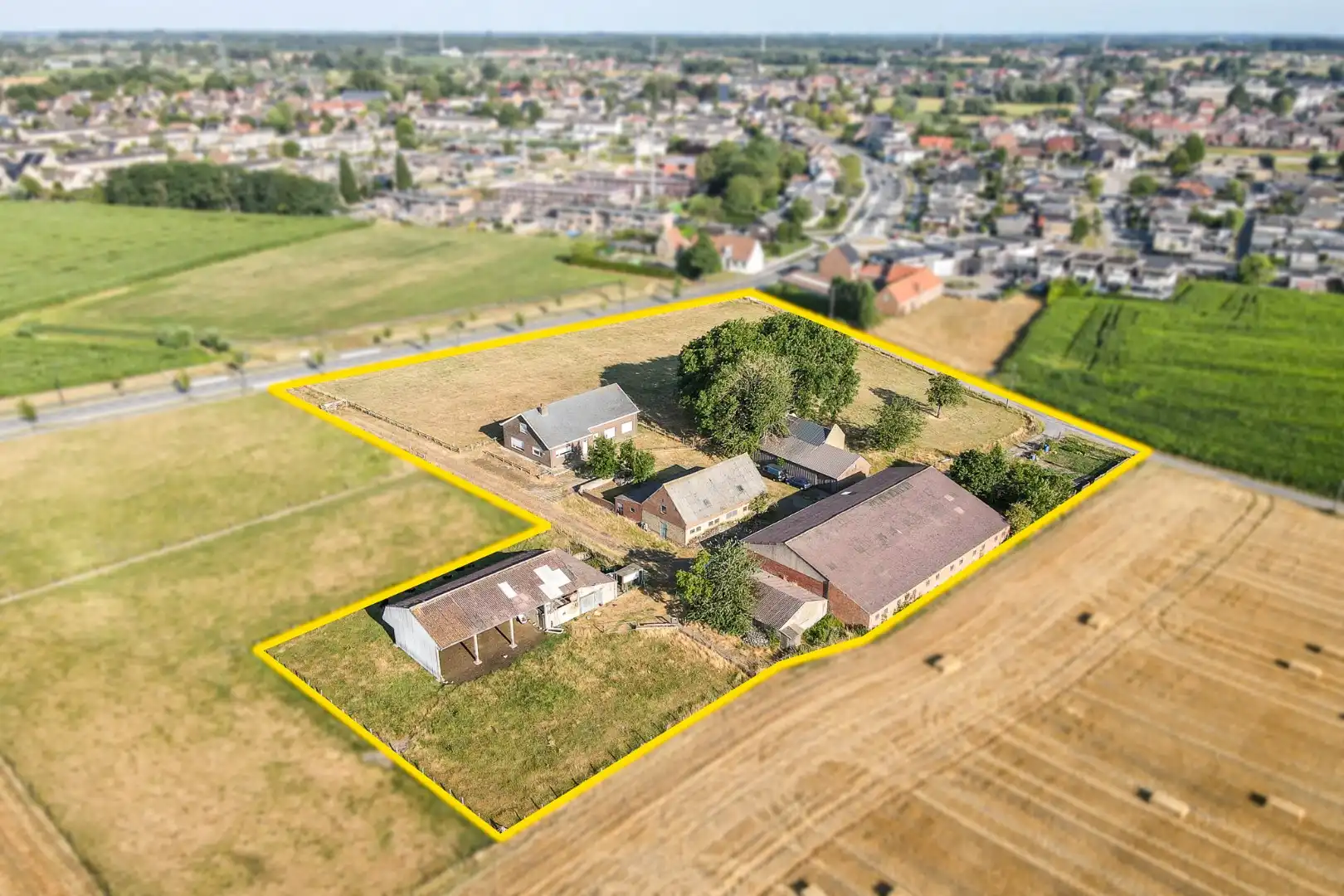 Hoeve "De Roeste Scheure" op een perceel van ca. 12.762 m² te Zedelgem foto 2