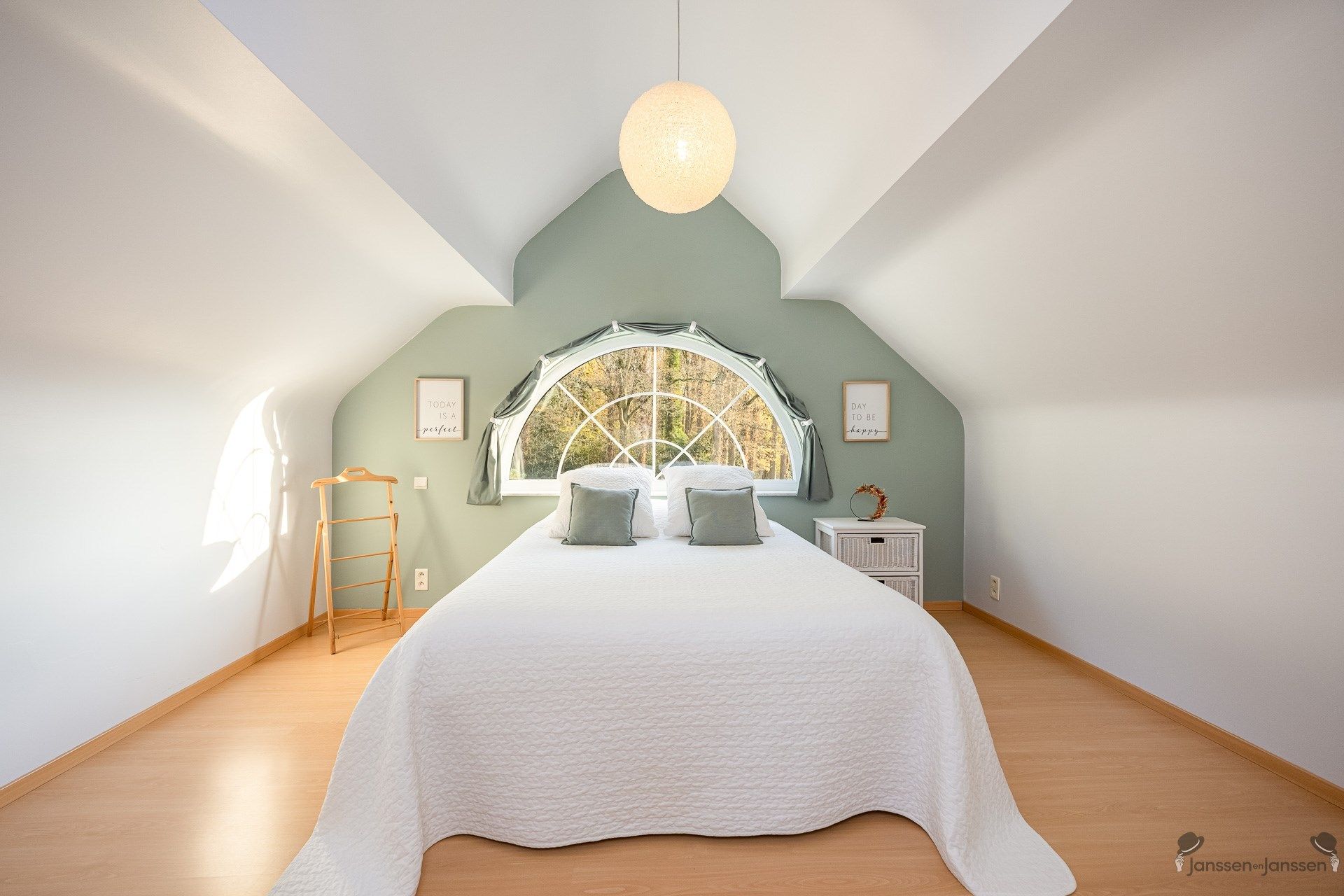 Lichtrijke, top-onderhouden woning in een doodlopende straat in hartje Sint-Job foto 18