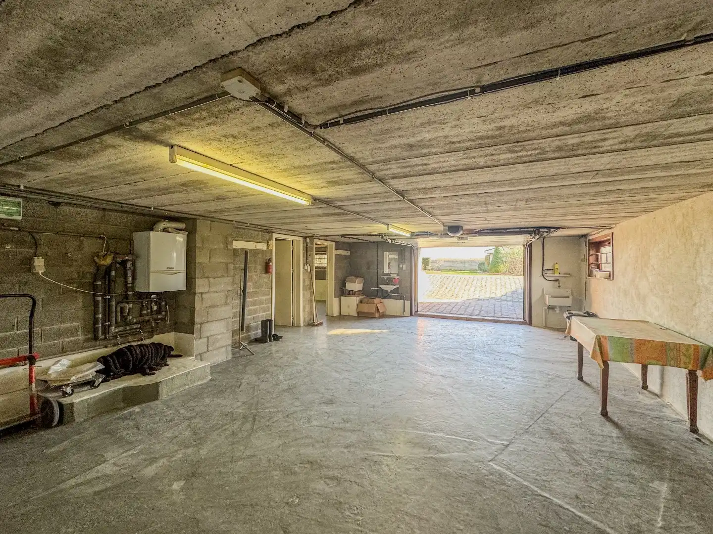 Ruime villa met 3 slaapkamers, ruime garage en tuin. foto 7