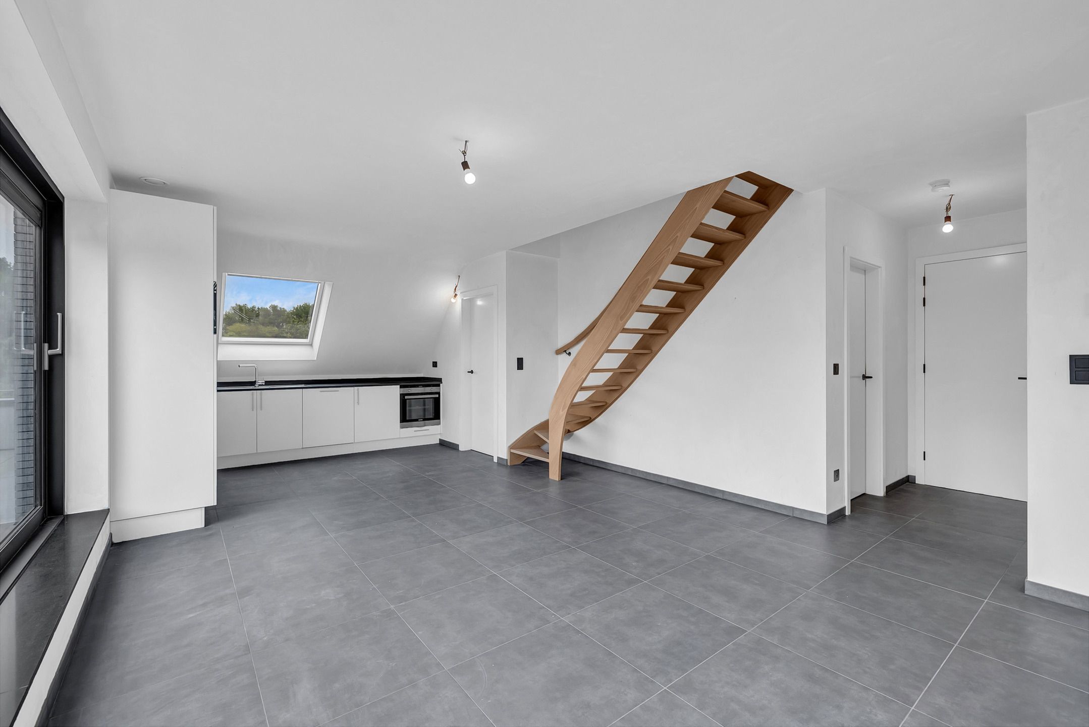 Prachtig BEN appartement met 2 slpks en terras nabij centrum foto 9