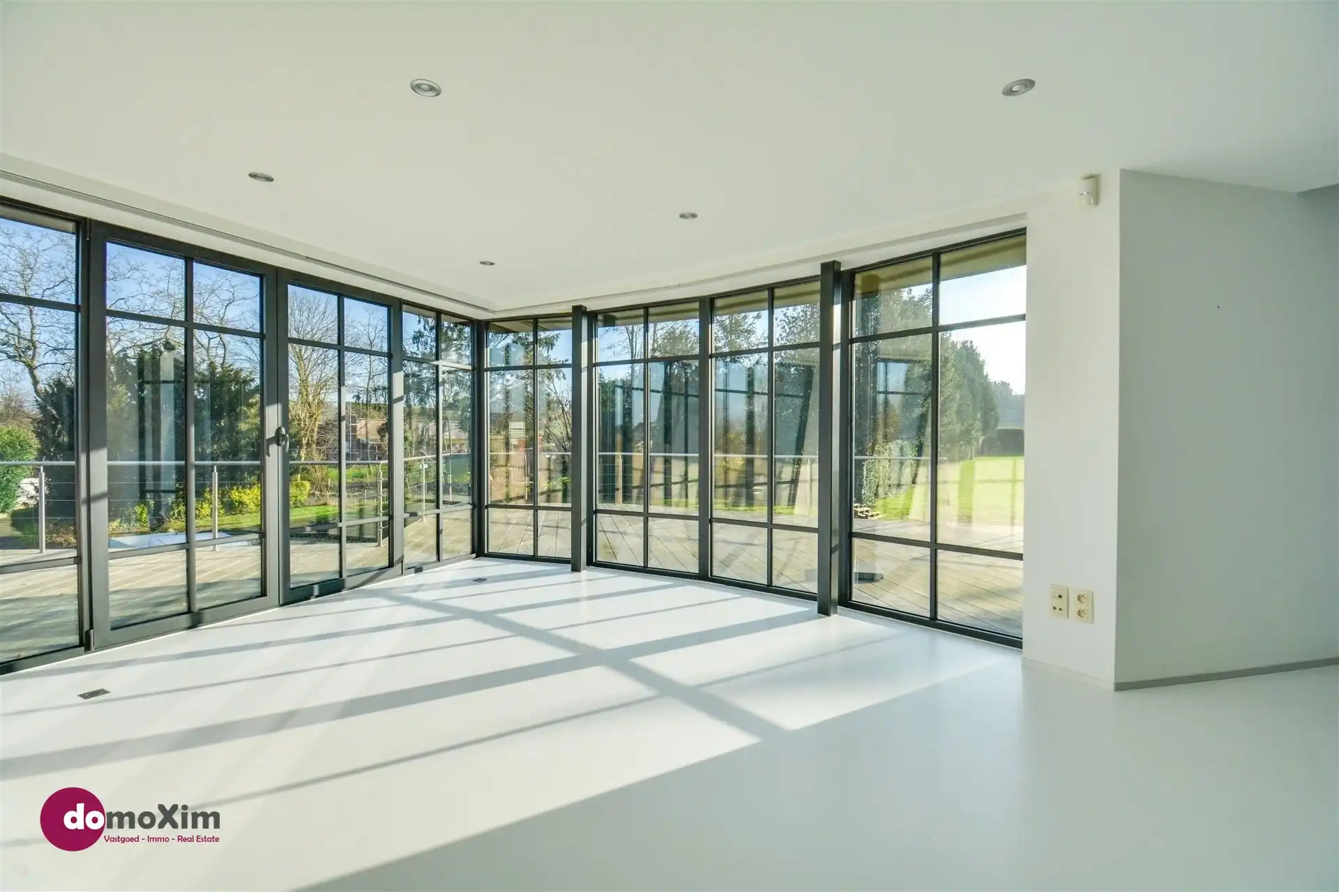 De Oude Korenmolen van Veltem, een unieke villa op een perceel van 47 are foto 4