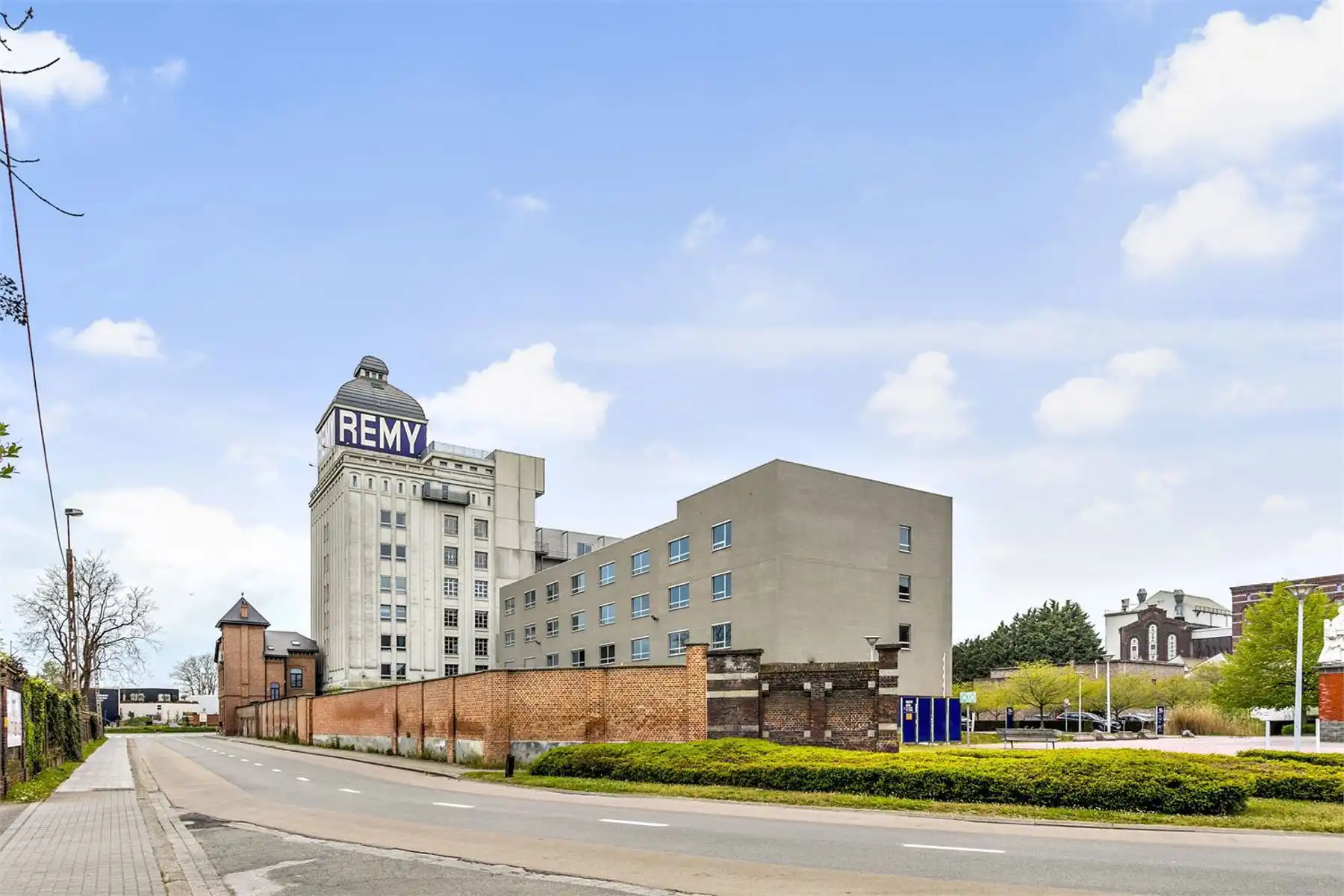 Volledige kantoorverdieping (± 867 m²) en 22 parkings foto 5