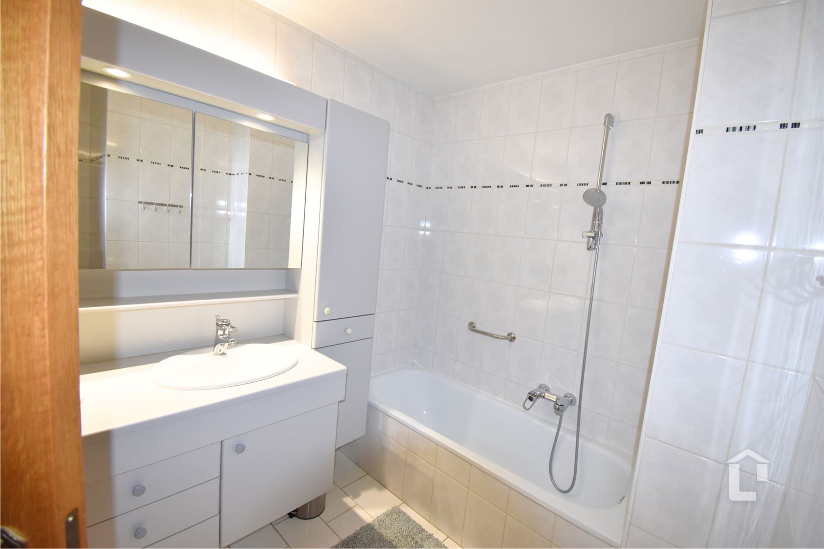 Ruim 3-slaapkamer appartement nabij het centrum van Nazareth foto 9