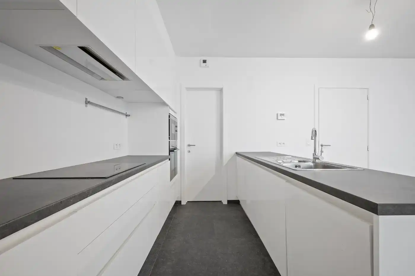 Modern appartement uit 2016 met 2 slaapkamers in centrum foto 9