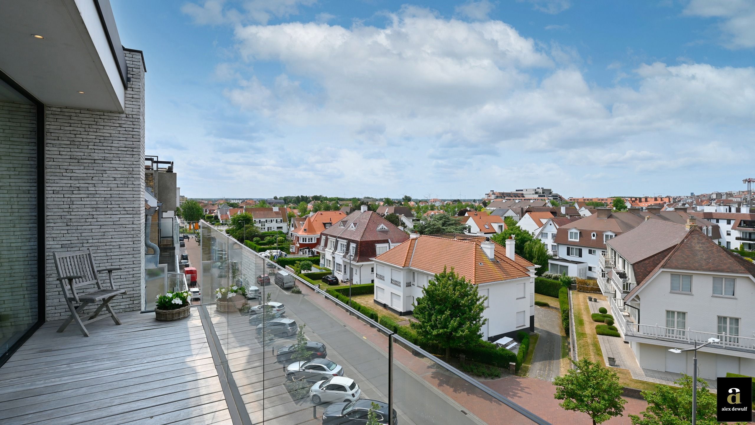 Exclusief zongericht  ruim appartement met open zicht en dubbele autostaanplaats [Koningslaan]. foto 2