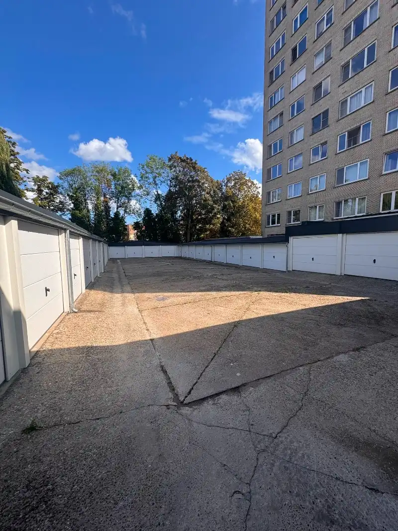 --- NIEUW --- Gelijkvloers gelegen, afgesloten garageboxen & (fietsen-)bergplaatsen te Ledeberg/Gent. foto 3