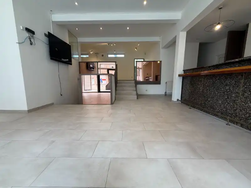 Te huur – polyvalent handelspand in het centrum van Houthalen foto 3