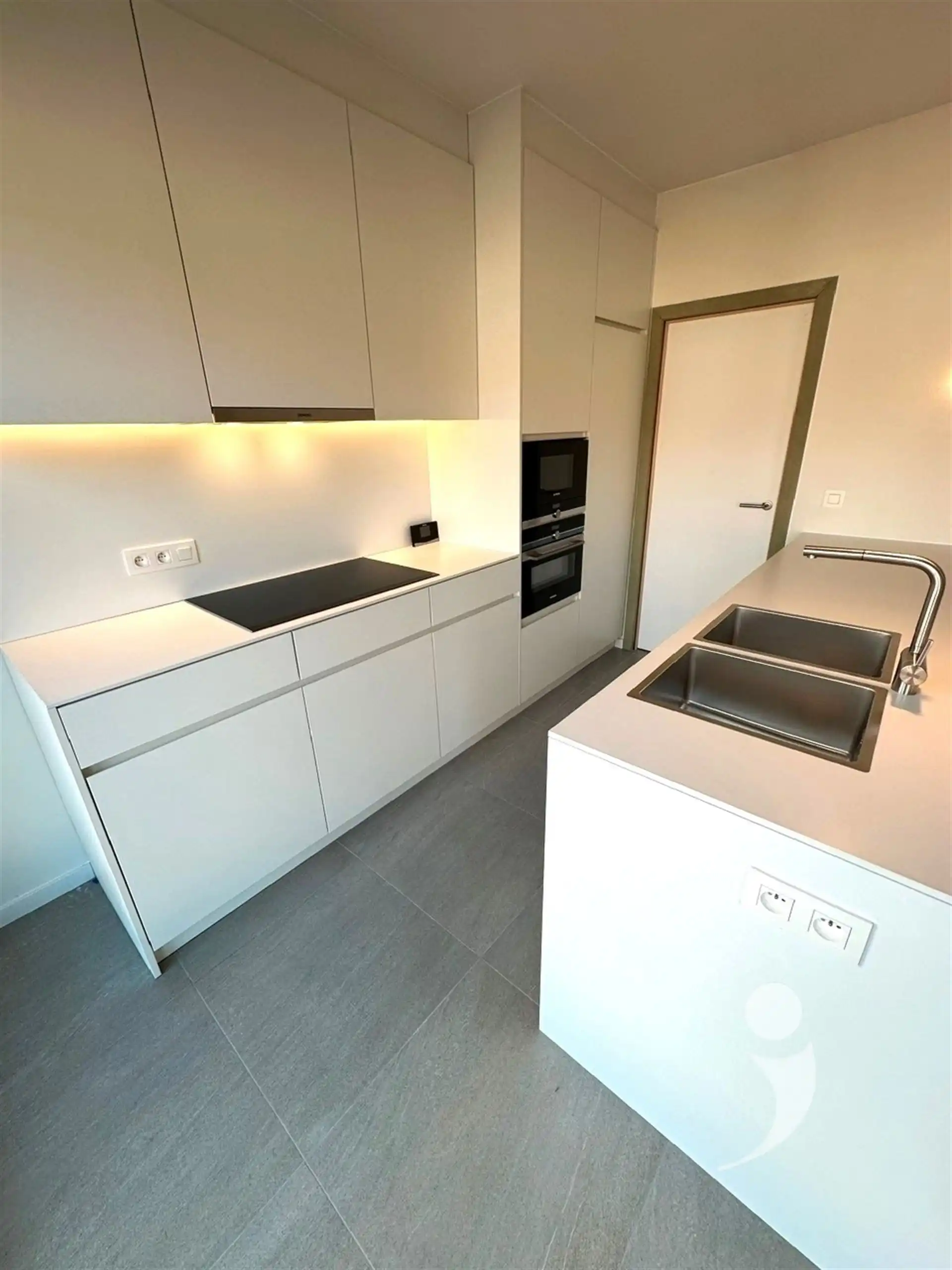 Knap vernieuwbouwappartement foto 3
