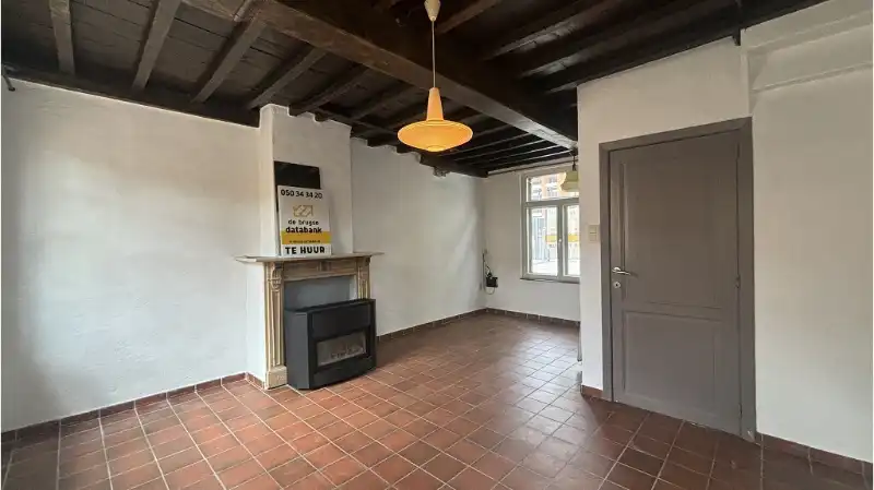 Karaktervolle 2-slaapkamerwoning met ruim TERRAS te huur in Brugge foto 2
