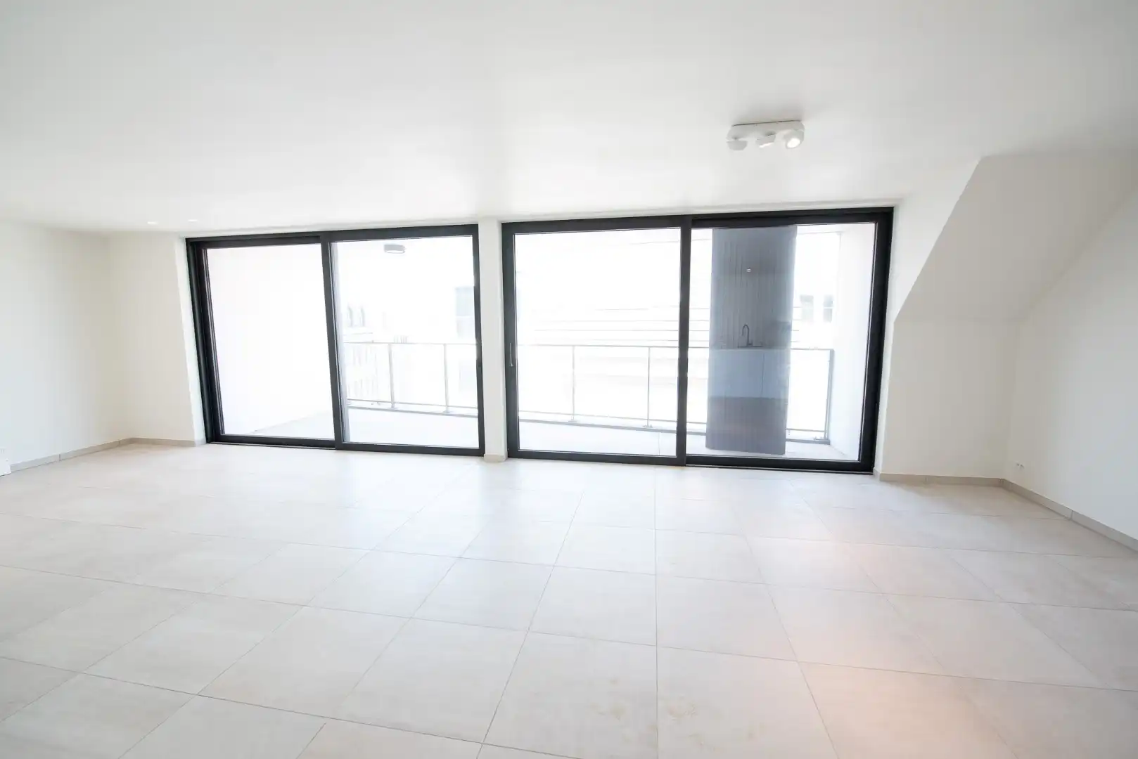 Recent appartement op topligging  TE HUUR in centrum Waregem! foto 7