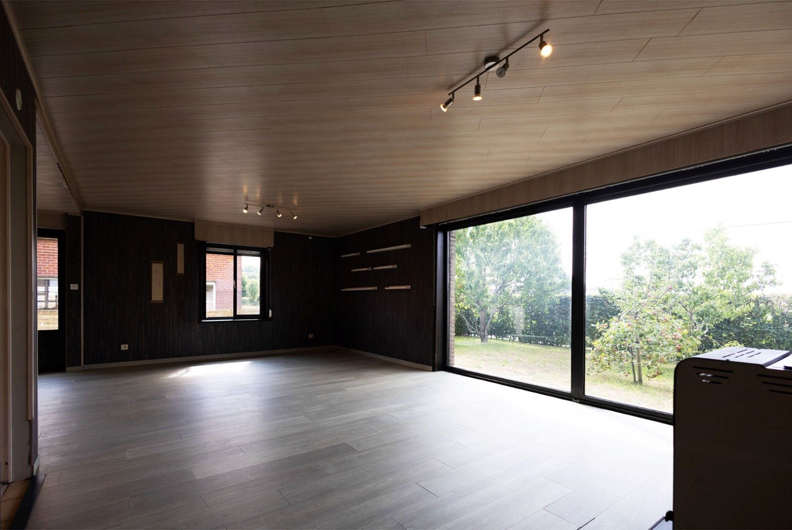 Bungalow met 2 slpks en bijgebouwen landelijk gelegen te Adegem foto 9