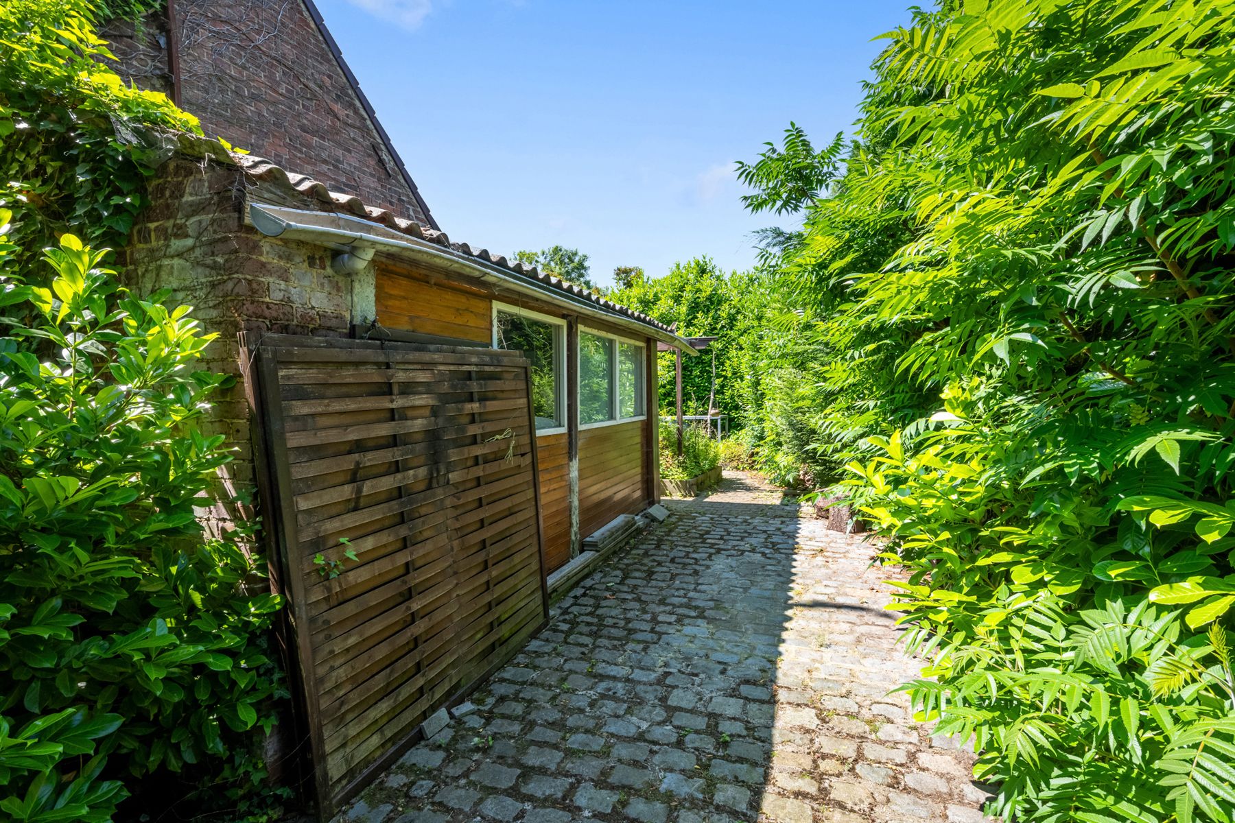 Charmante woning met karakter – ideaal renovatieproject! foto 18