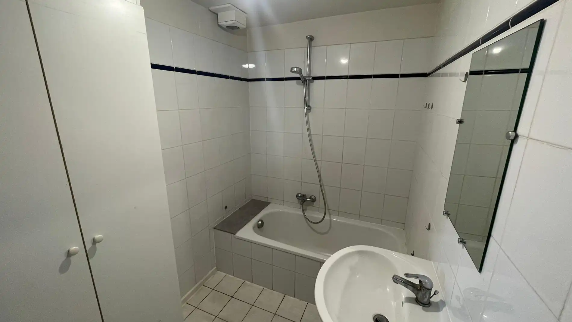 Charmant en lichtrijk dakappartement nabij Lier station (1+1 slpk) foto 11