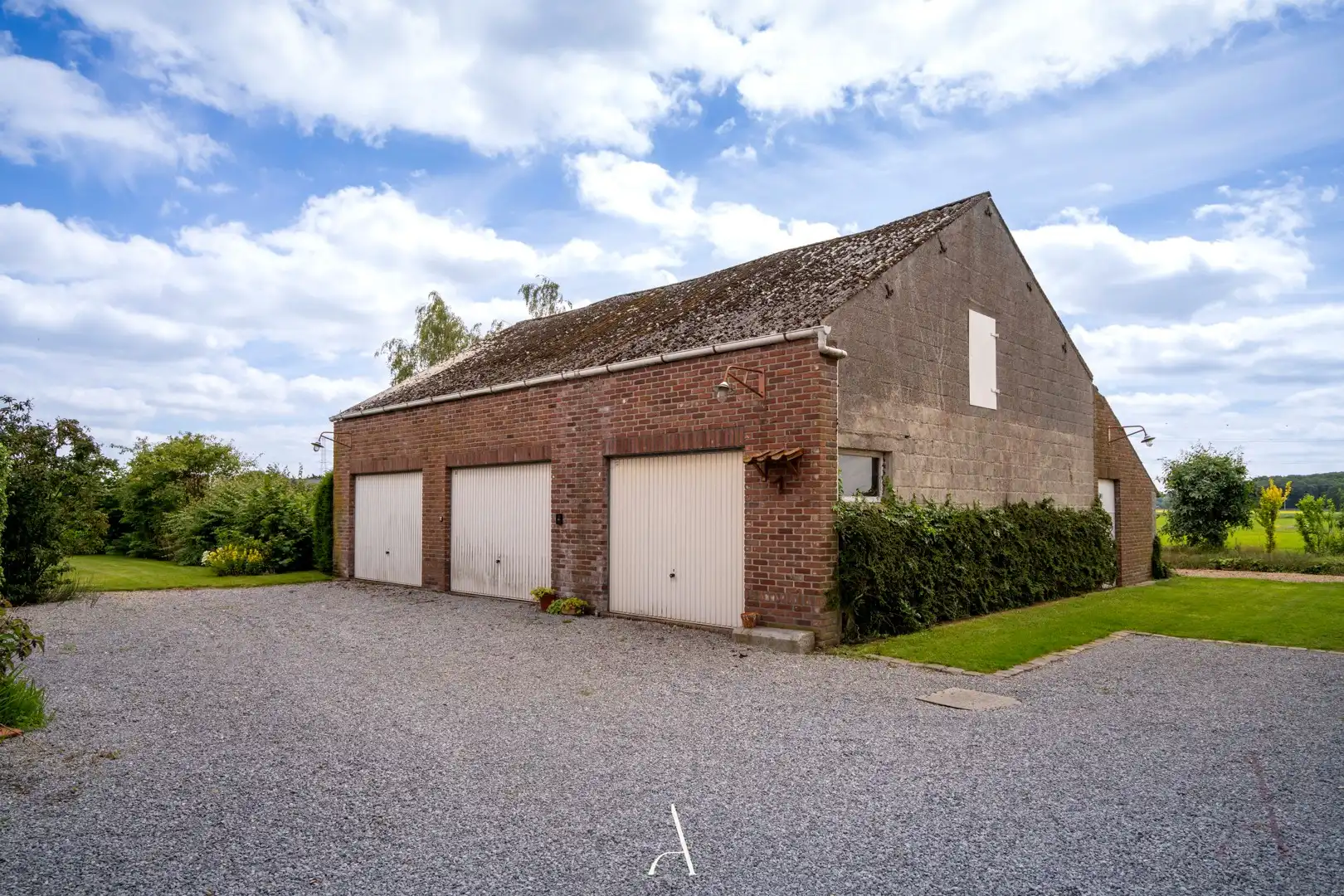 Karaktervolle hoeve-eigendom met drie afzonderlijke gebouwen op ca. 2.323 m² in landelijke omgeving van Kinrooi foto 21